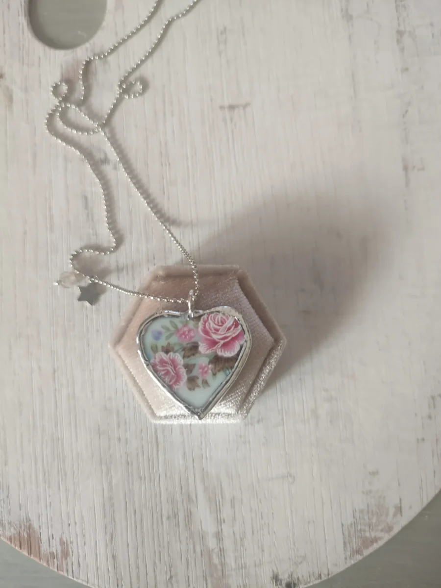 Collana artigianale in ceramica vintage CUORE PEONIA