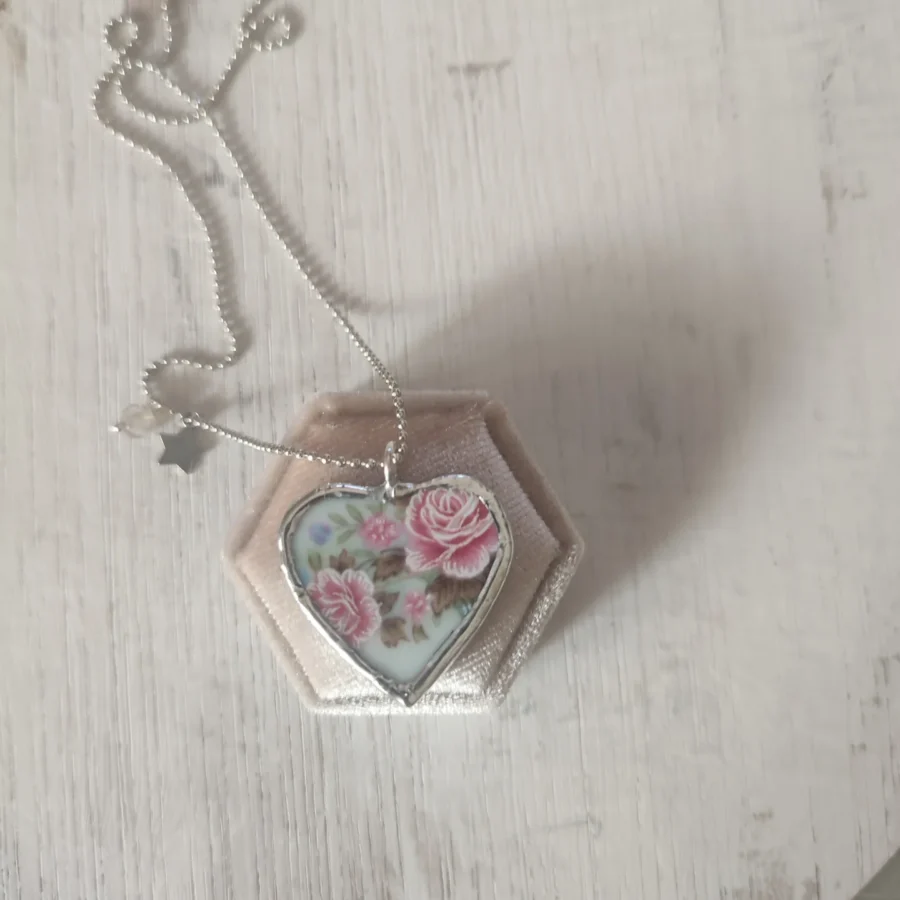 Collana artigianale in ceramica vintage CUORE PEONIA